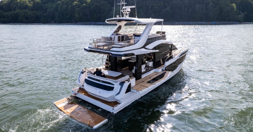 aft Galeon 560 Fly