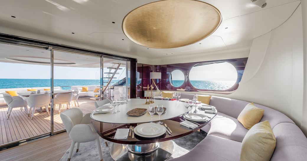 azimut grande trideck, skylounge, upper deck