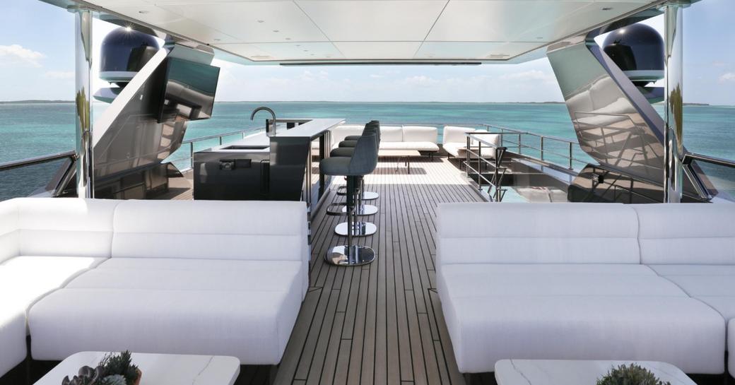 Ocean-Alexander-35-Puro-sundeck-overview