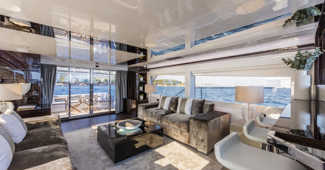 deck salon on a Pearl 80 flybridge yacht