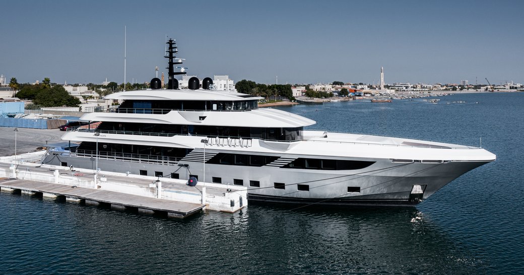 Majesty 175 superyacht 