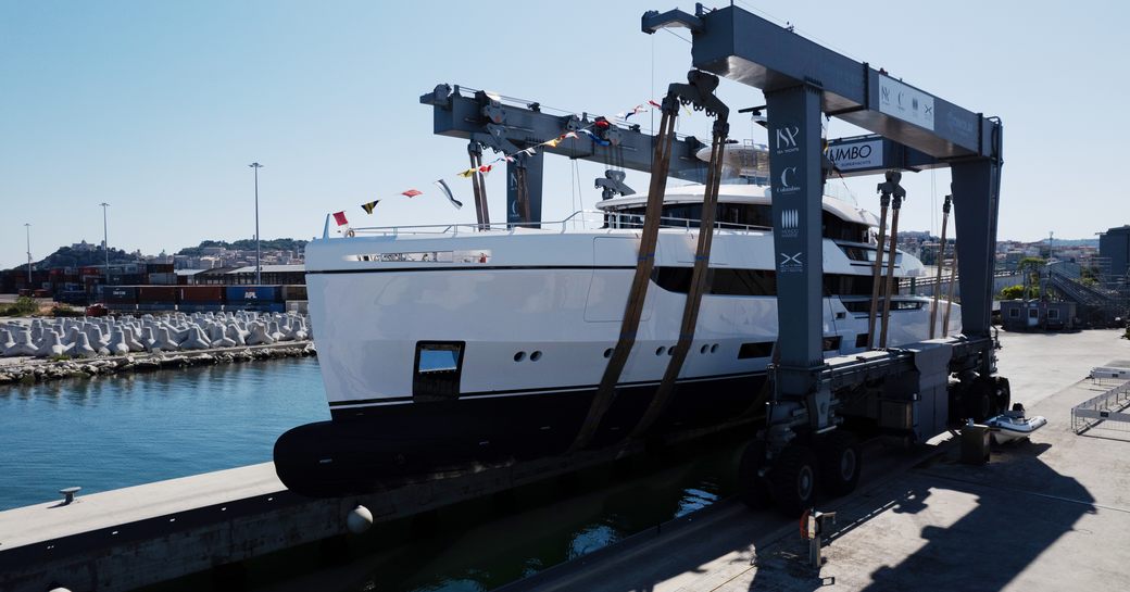 FRETTE, Columbus Atlantique 43 in launch crane