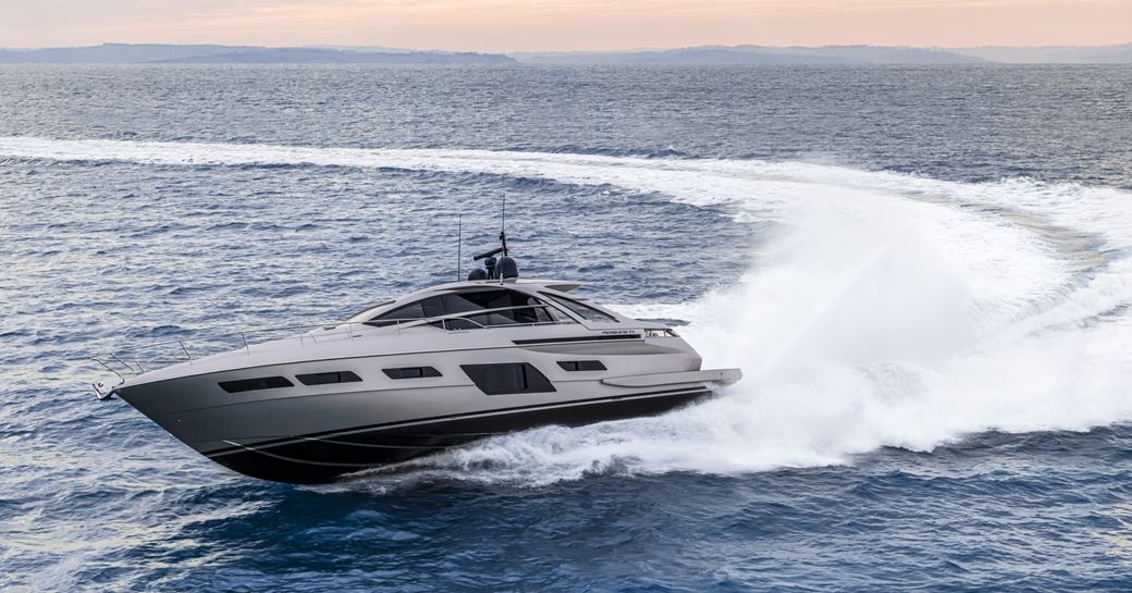 The 7X can reach a top speed of 50 knots