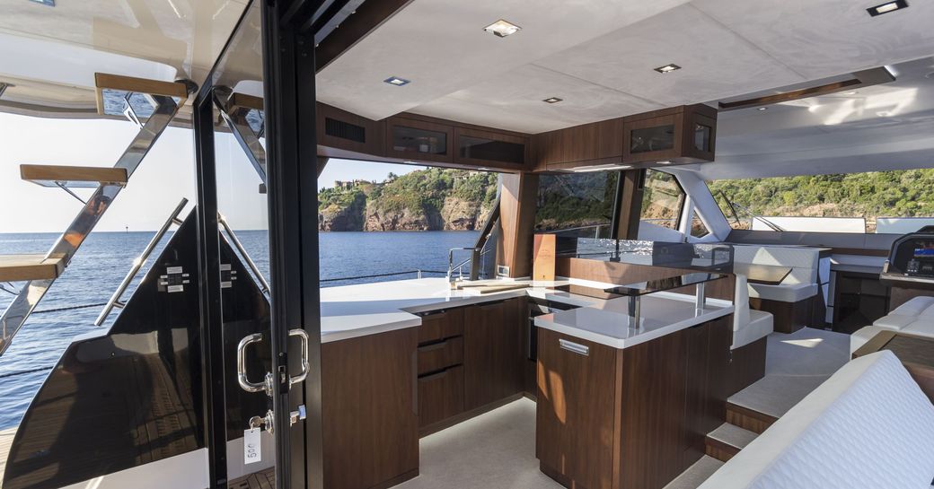 Galeon 500 Fly galley, Galeon 500 Fly quality 