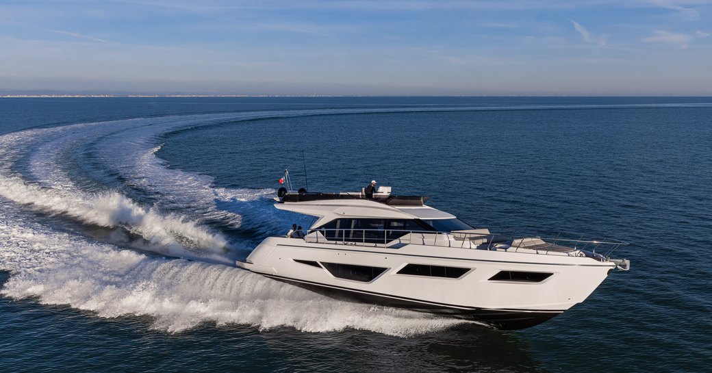 ferretti-580-running 