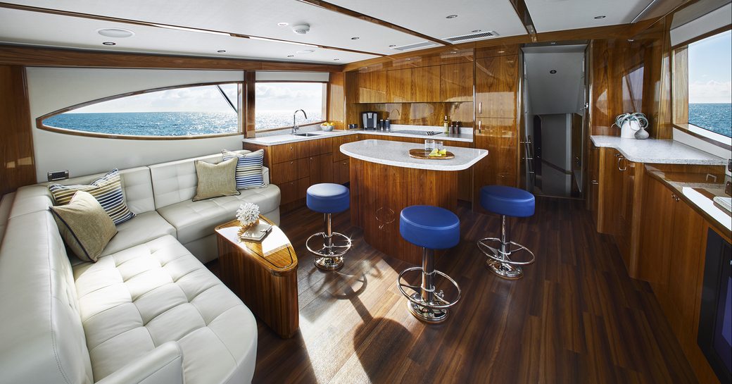 Hatteras GT59 interior