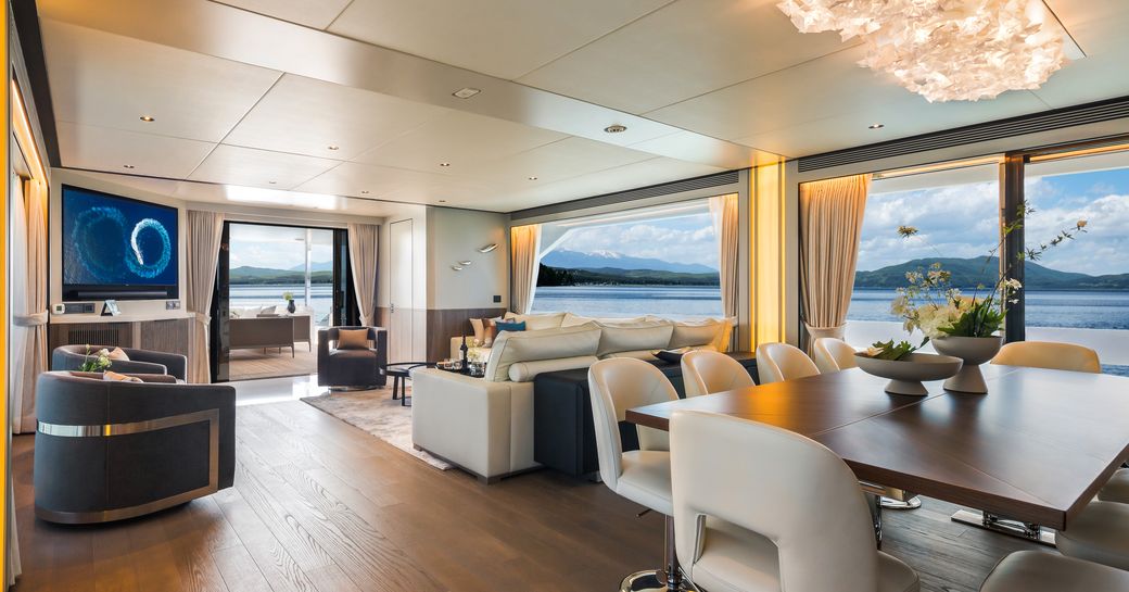 Horizon Yachts FD110 salon 