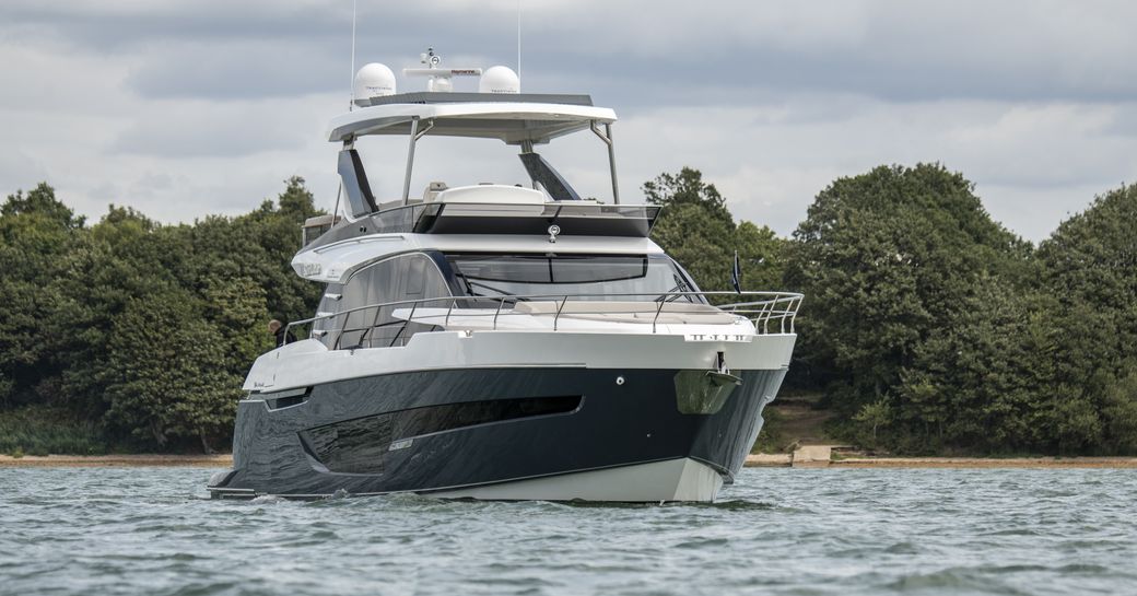 Fairline Squadron 68 exterior