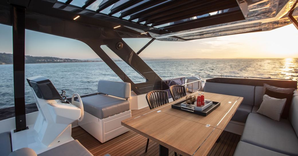 ferretti 720 decks