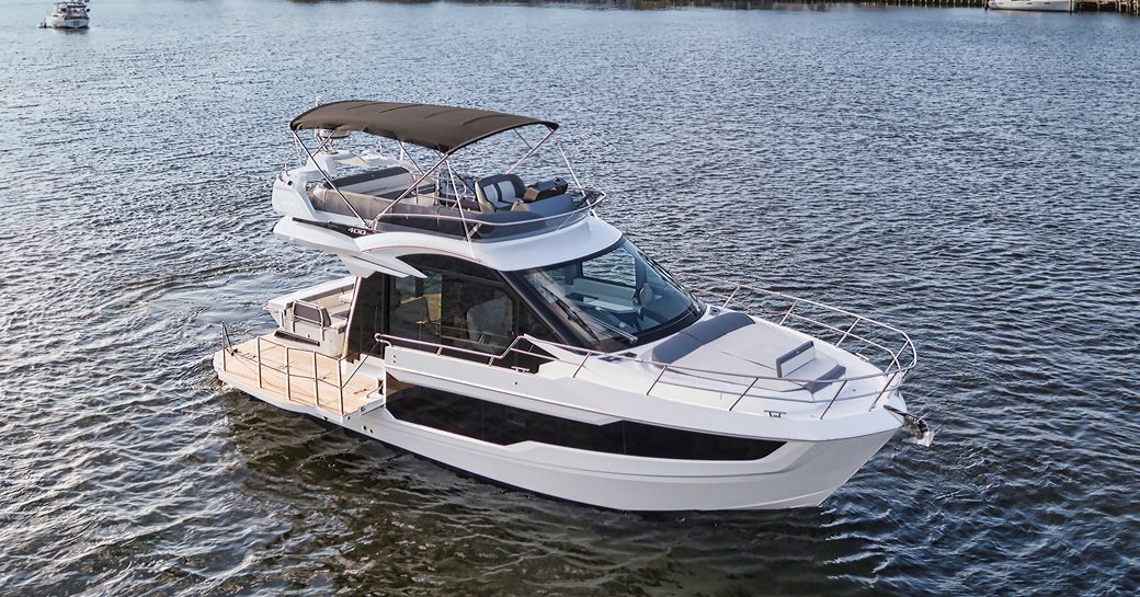 inland flybridge yacht