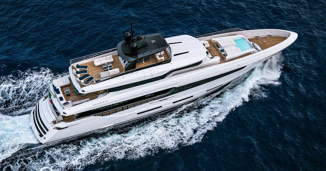 Mangusta Oceano 43 moving fast