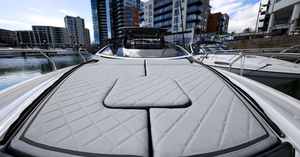 Fairline-F33-foredeck-sunpad