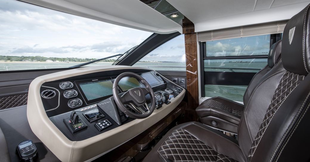 Fairline Squadron 68 interior