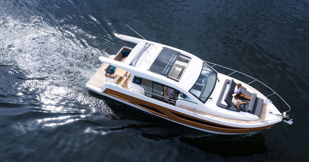 Sealine C390 design