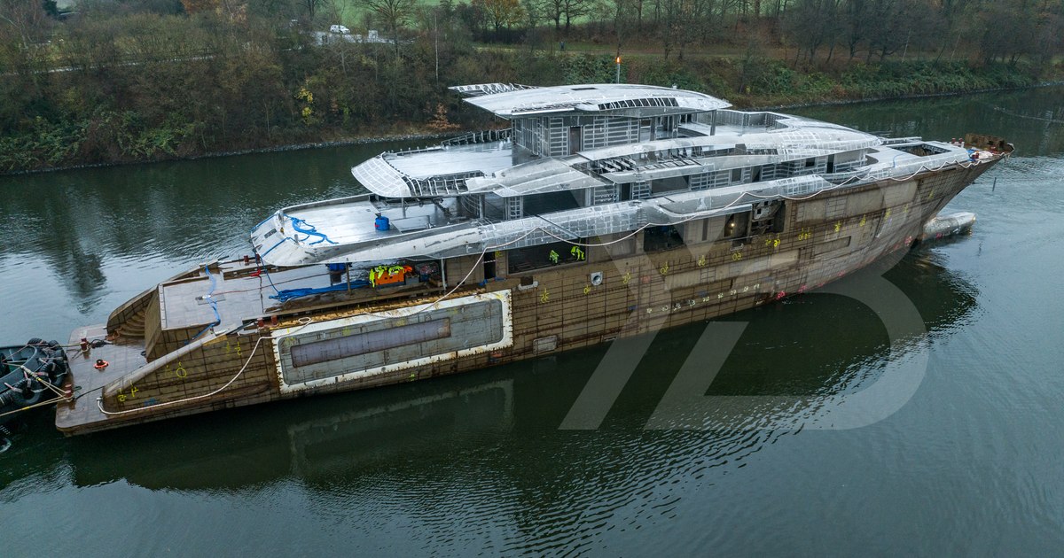 superyacht-under-construction.jpg