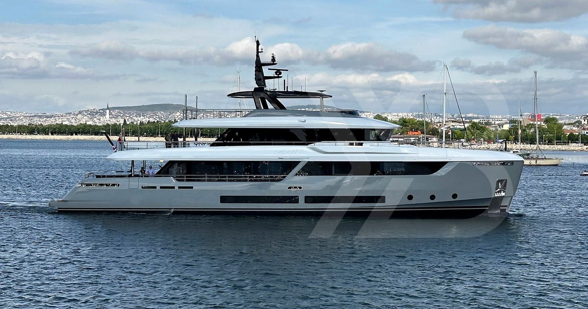 35m Mengi Yay Atlante Classic 35 Superyacht Cabana Wins at The