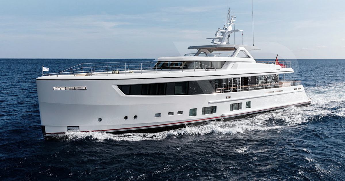 superyacht-under-way.jpg