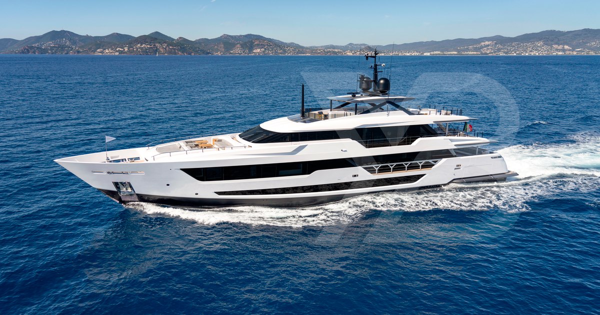 Custom Line unveil new images of Custom Line 140 | YachtBuyer