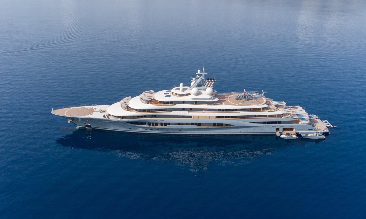 Side view of Hadar yacht for visual comparison
