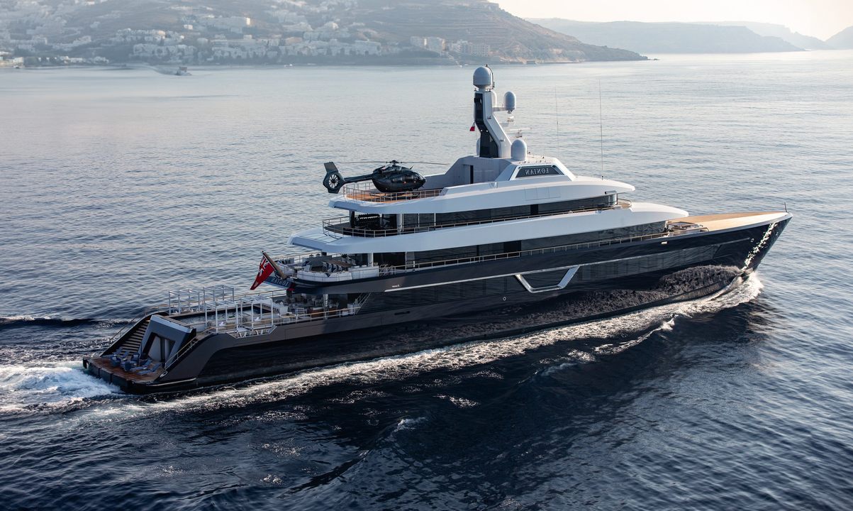 Side view of Lonian yacht for visual comparison