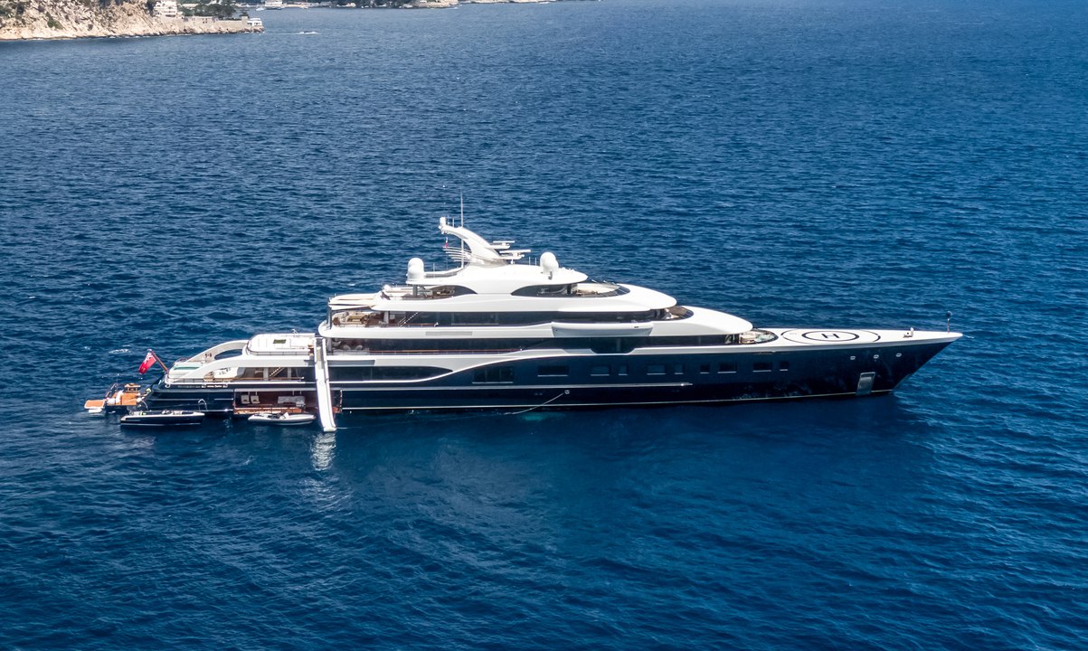 Side view of Symphony yacht for visual comparison