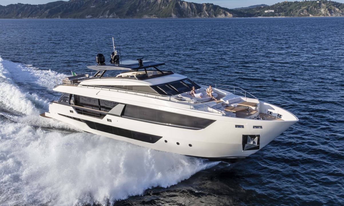 Ferretti 1000