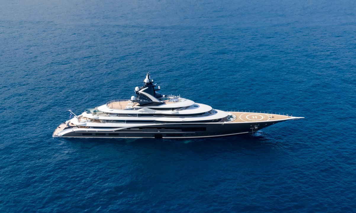 Side view of Kismet yacht for visual comparison