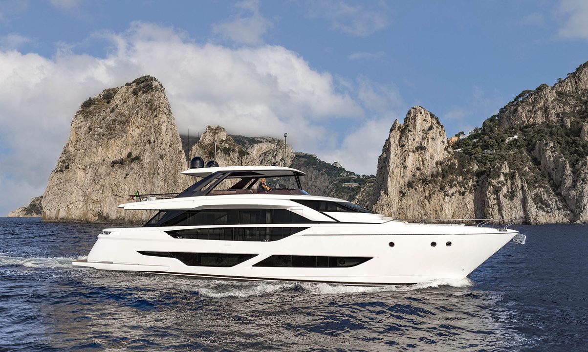 Ferretti 860