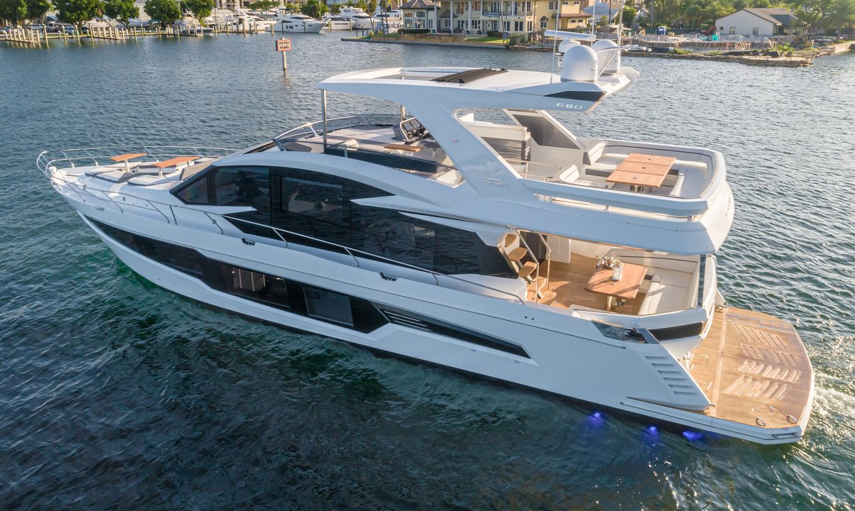 Galeon 680 Fly