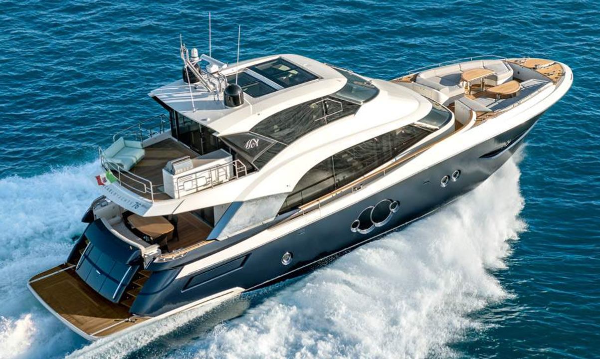 Monte Carlo Yachts MCY 76 Skylounge