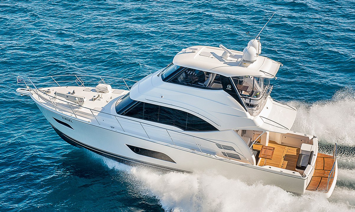 Riviera 52 Enclosed Flybridge