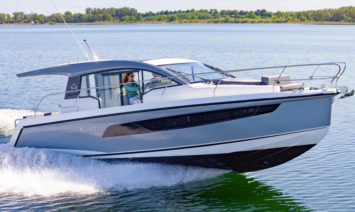 Sealine C335