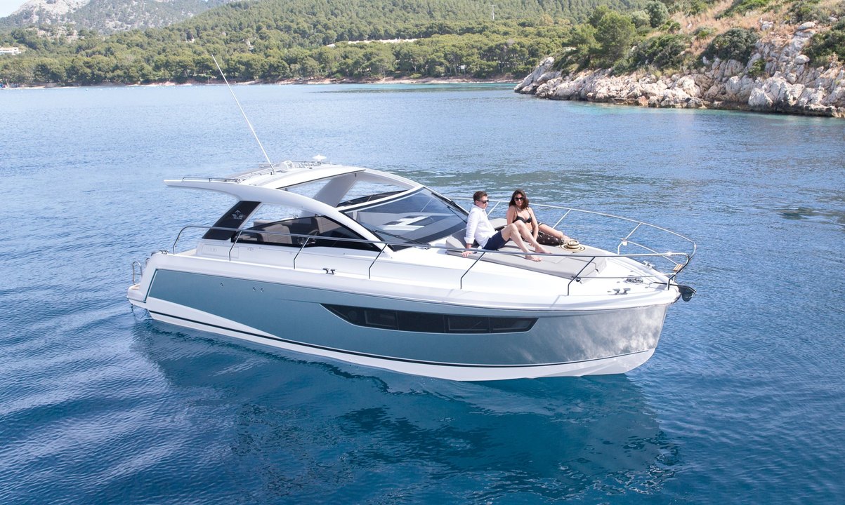 Sealine S330