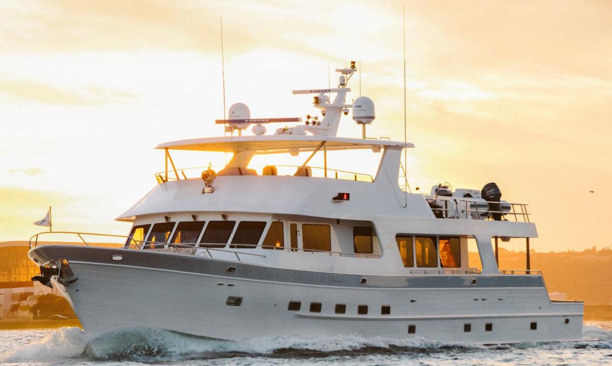 Outer Reef 880 Cockpit Motoryacht