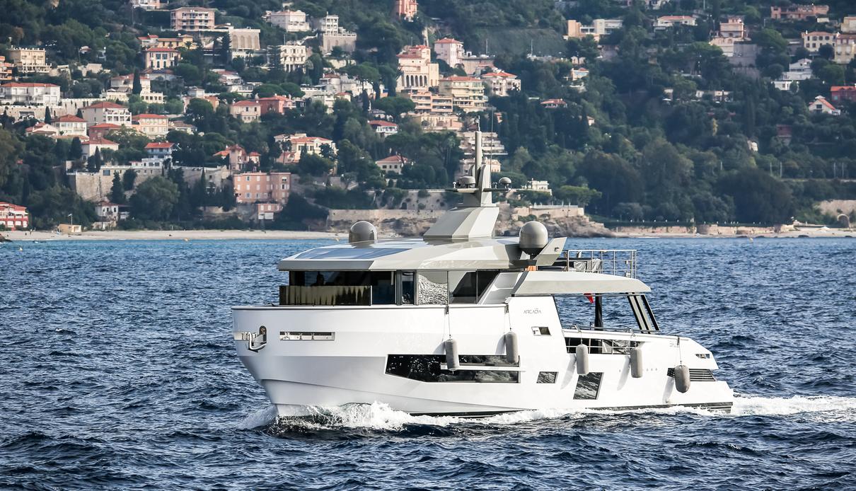 Acqua Chiara yacht, Arcadia
