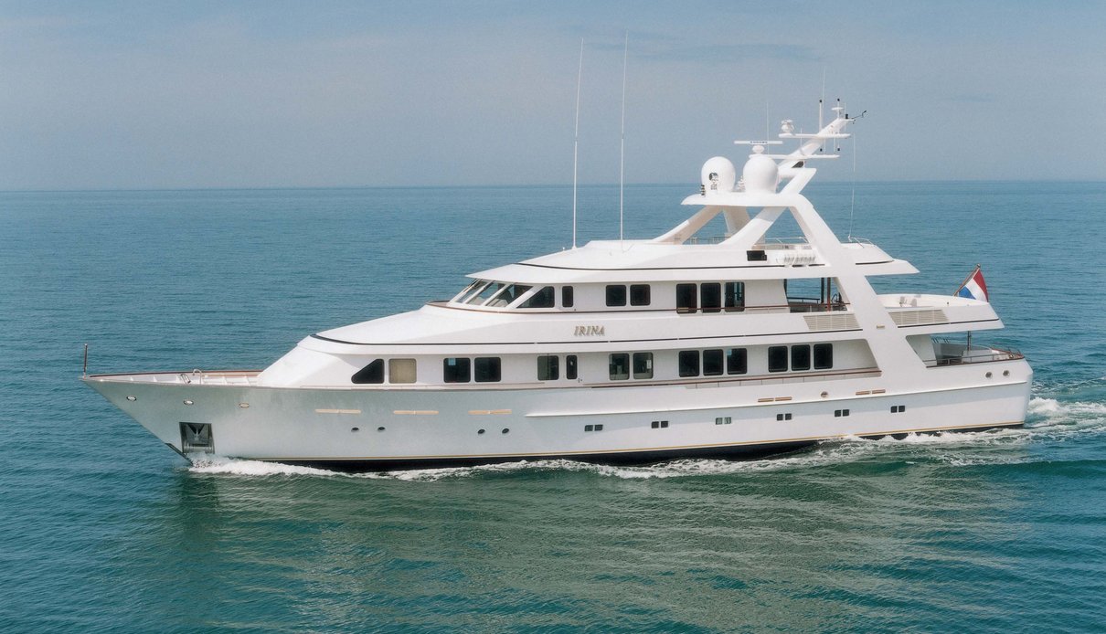 Corinthian yacht, Feadship