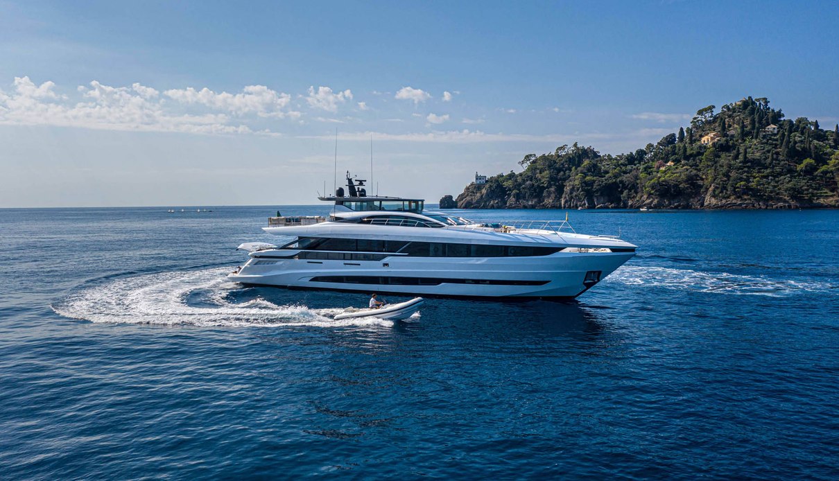 Yesenia yacht, Mangusta