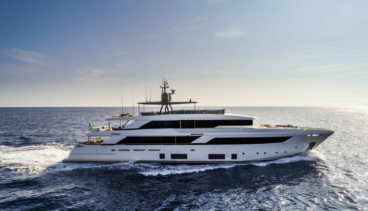 Albus yacht, Custom Line