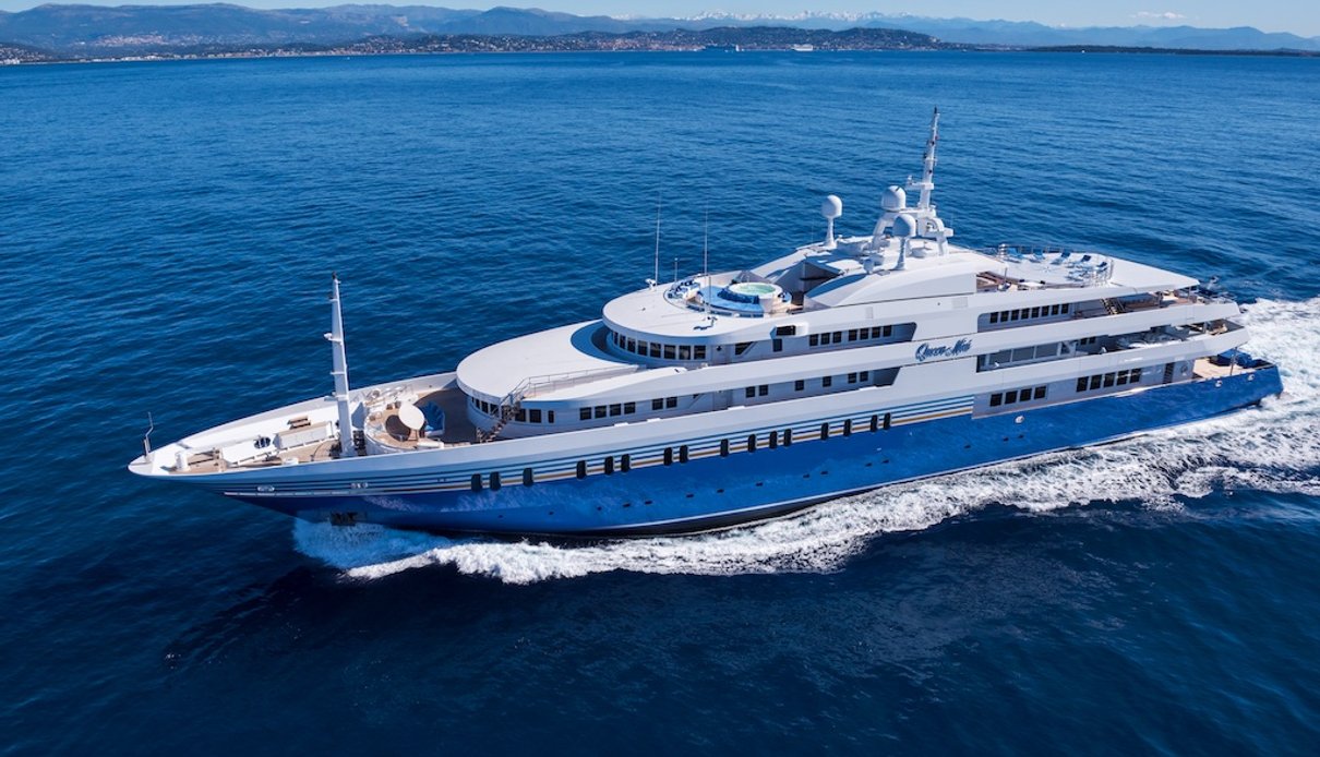 Queen Miri yacht, Neorion