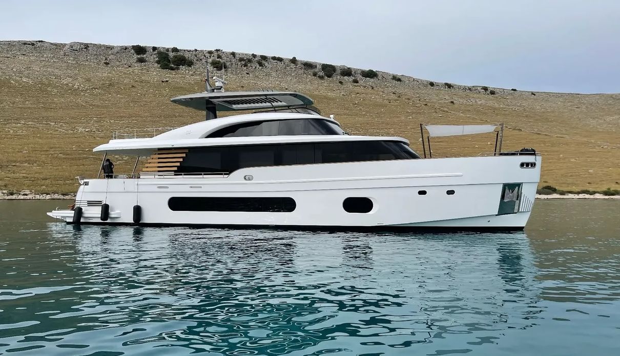 Life yacht, Azimut