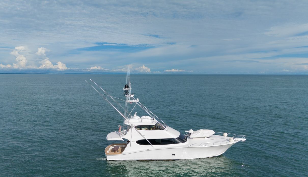 Vida 1 yacht, Hatteras