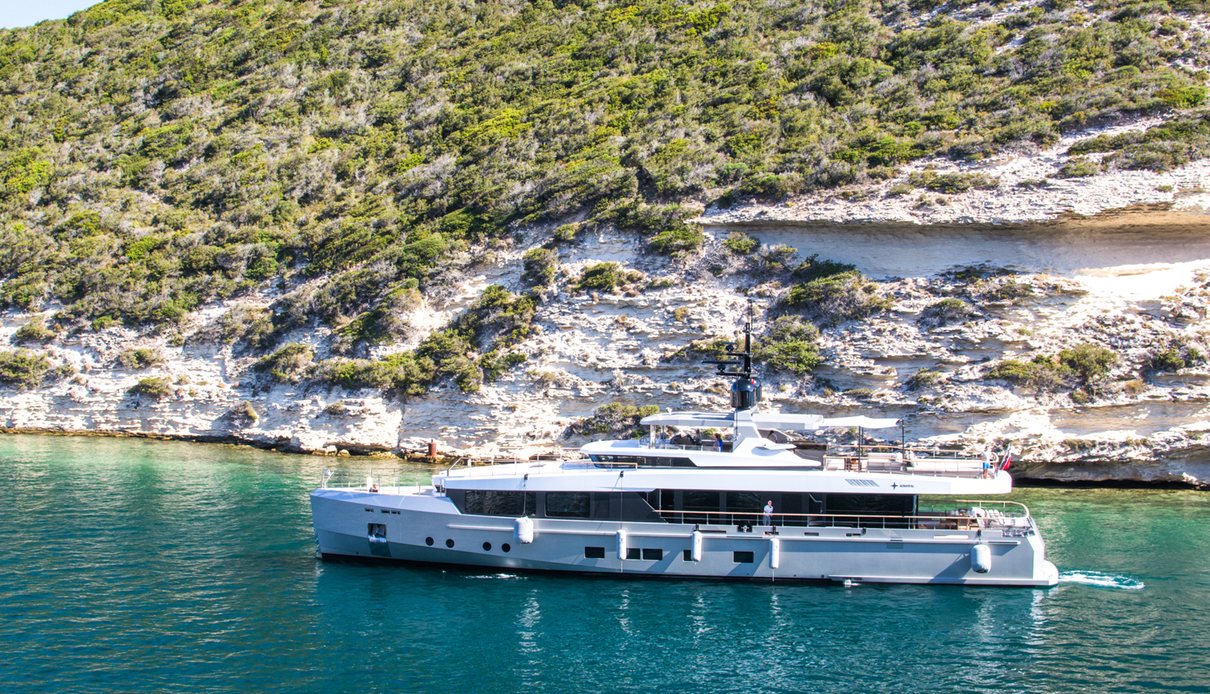 Sun Prince yacht, Admiral Yachts