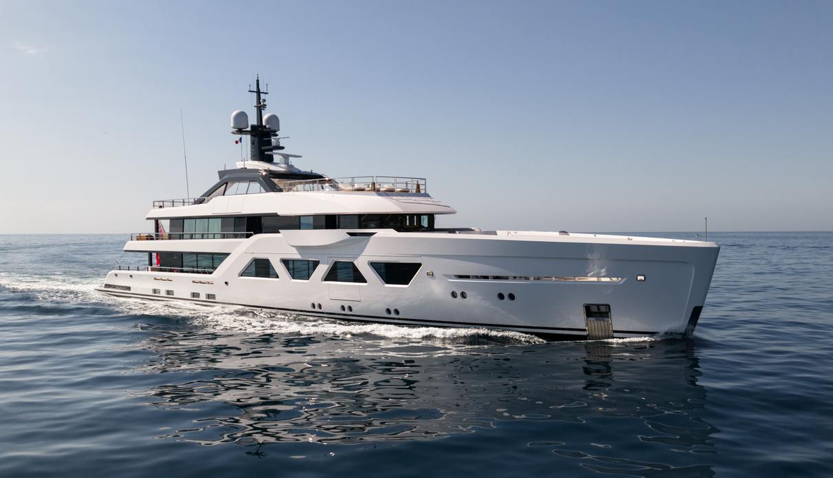 QU2 yacht, Amels