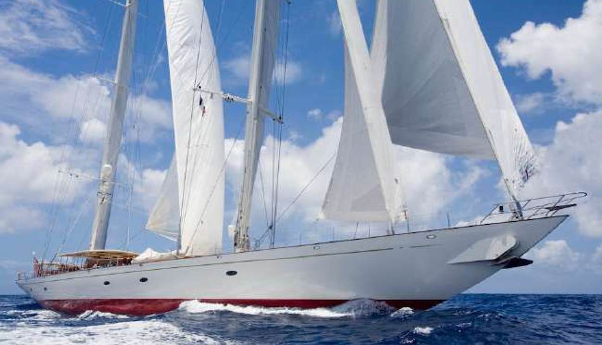 Adele yacht, Vitters