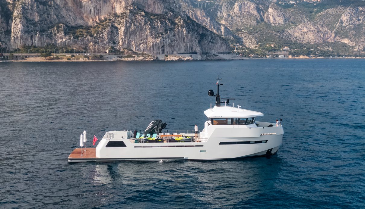 Roe Shadow yacht, Lynx Yachts