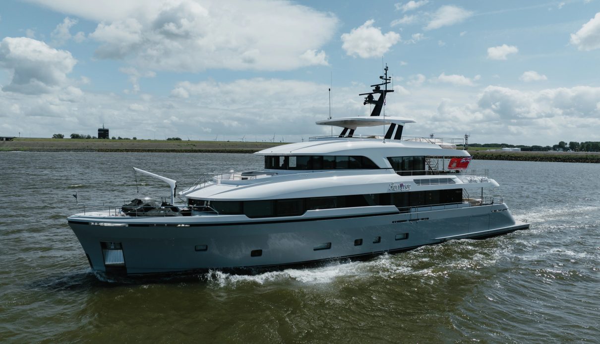 Lollipop yacht, Moonen