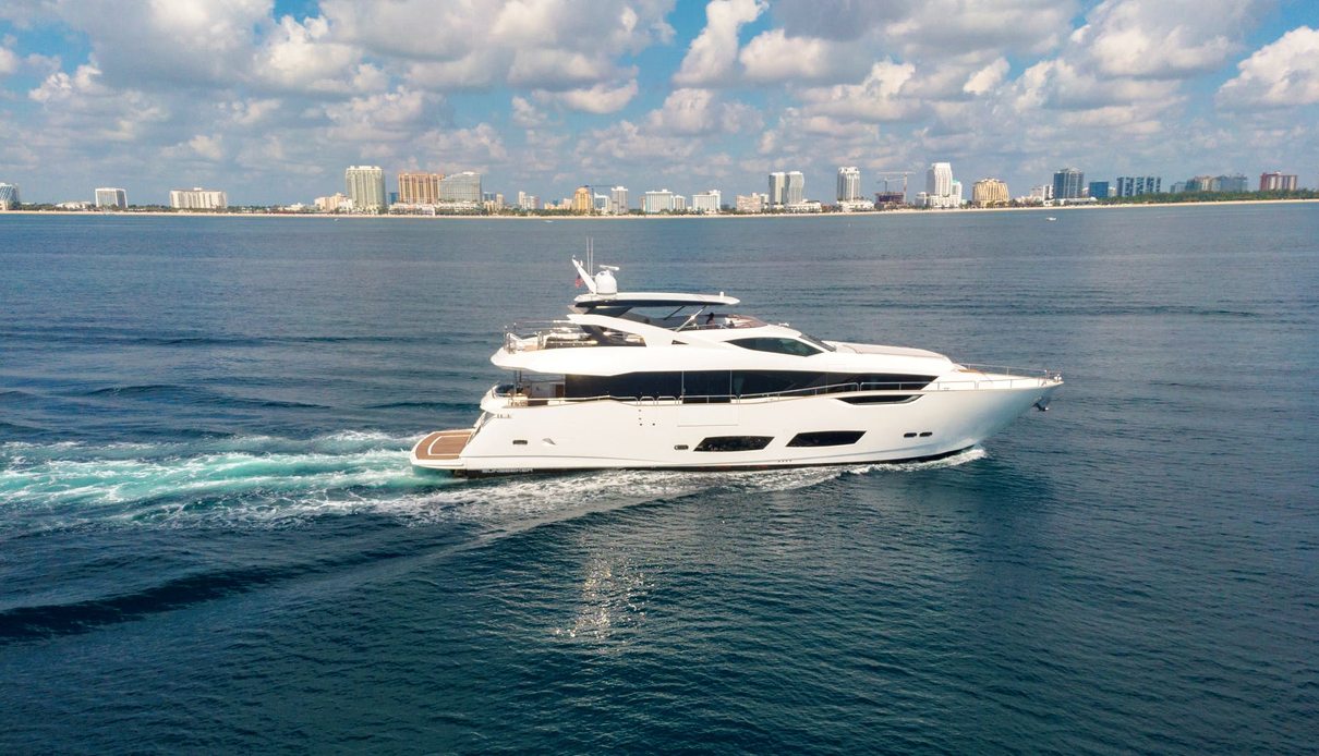 Pura Vida yacht, Sunseeker