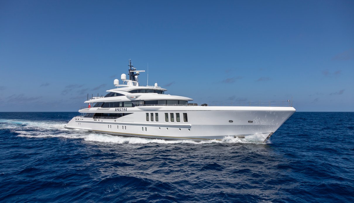 Spectre yacht, Benetti