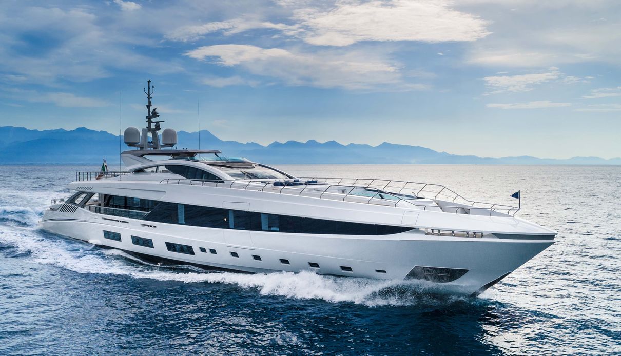 Re Leone yacht, Mangusta