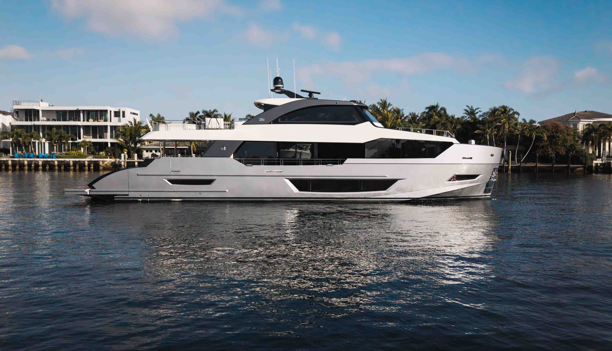 Miss Liza yacht, Ocean Alexander